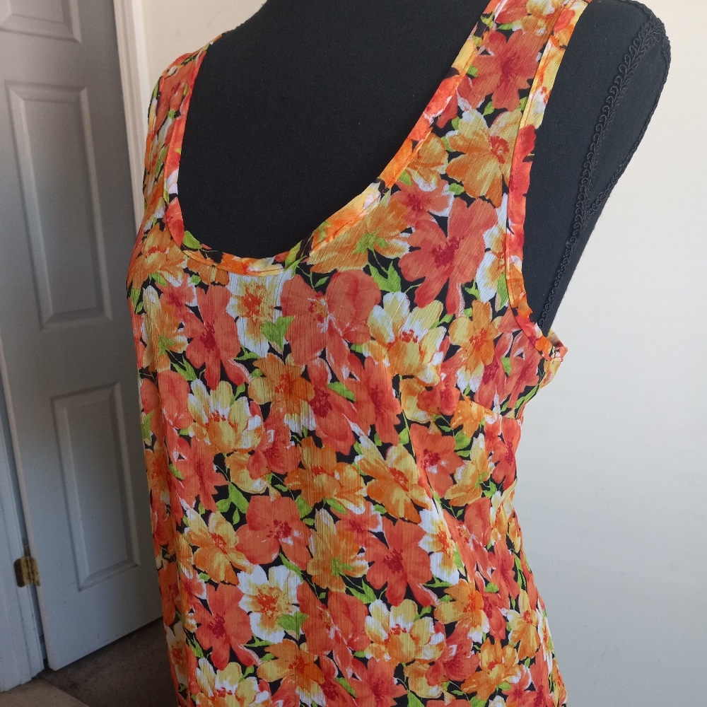 Valia Tank Top - Picture 2 of 7